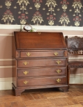 収納があって便利なアンティーク家具、英国のおしゃれなビューロー