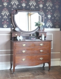 クラシックな雰囲気のアンティーク英国家具、ドレッシングチェスト（鏡台）