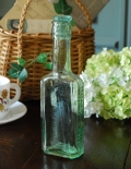 珍しい！蓋付きのアンティークガラスボトル