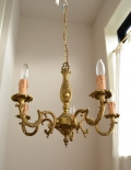 フランスの真鍮製照明、クラシカルなアンティークシャンデリア（5灯）