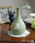 グリーンのアンティークジャスパーウェア、Wedgwoodの１輪挿し