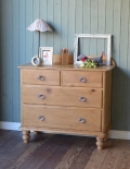 ナチュラルなパイン材のアンティーク家具、４杯引き出し付きのチェスト
