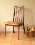ビンテージの北欧インテリア、かっこいいG-planのダイニングチェア
