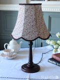 リバティプリントのシェードを被せたおしゃれなテーブルランプ（Eloise エロイーズ)