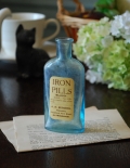 ステッカー付きアンティークガラスボトル( IRON PILLS )