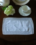 フランス輸入のアンティーク、ハンドメイドの刺繍マット（ドイリーレース）
