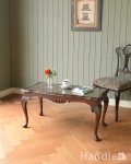 エレガントなアンティーク家具、ガラス天板のコーヒーテーブル