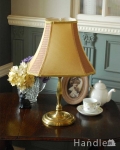 イギリス輸入ゴールドのアンティークテーブルランプ(１灯)（B22シャンデリア球付）