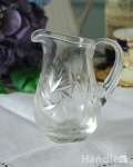 可愛いシルエットのガラスピッチャー、アンティーク プレスドグラス