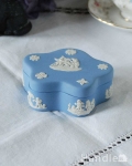 アンティークウェッジウッドのジャスパーウェア（ブルー）、お花型の小物入れ