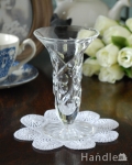女性らしいシルエットのフラワーベース（花器）プレスドグラス