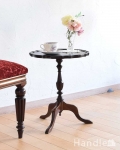 美しい脚を持つアンティーク家具、英国のオシャレなティーテーブル
