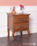 南フランスのアンティーク家具、寝室で使えるベッドサイドチェスト