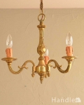 イギリスの真鍮製のアンティークシャンデリア(3灯)（Ｅ17シャンデリア球付） 