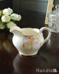 可愛いお花たちが描かれたパラゴンのアンティークミルクジャグ