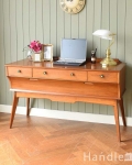 カッコイイ北欧テイストのビンテージ家具、脚までお洒落なライティングデスク（机） 