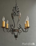 フランスで見つけたアイアン製のアンティークシャンデリア（4灯）（Ｅ17シャンデリア球付）