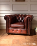 革張りのアンティークソファ、ワインレッドが素敵なウィングバックチェア