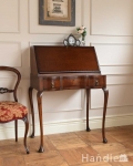 アンティーク英国輸入家具、脚の曲線が美しいライティングビューローデスク 