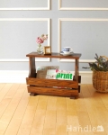 フランスで見つけたアンティーク家具、サイドテーブルにもなる便利なマガジンラック 