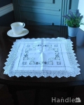 イギリスで見つけたハンドメイドの小さなテーブルクロス、アンティークドイリーレース