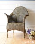 アンティークのロイドルームチェア、編み目模様も素敵なリビングチェア