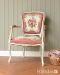 白のベースにピンクが映えるフランス生まれの美しいアンティーク、プチポワンチェア