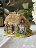 イギリスから届いたLilliput Laneのミニチュアハウス、鮮やかなペイントのリリパットレーン