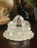 アンティークのオシャレなキッチン雑貨、ガラス製のレモン絞り器