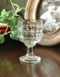 アンティークのプレスドグラス　食前酒グラス