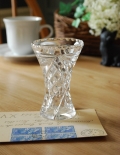 人気の1輪挿し、アンティークガラスのプレスドグラス（花瓶）