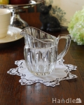 イギリスのプレスドグラス、ガラスのアンティークのミルクジャグ