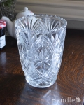 アンティークガラスのフラワーベース、カッティングが美しい素敵なプレスドグラス