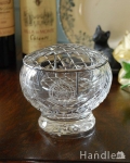 花留め付きの輝くガラスボール（花器）、アンティークプレスドグラス（silver wedeing）