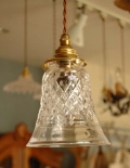 ダイヤ型のカッティングがキレイなペンダントライト （コード・シャンデリア電球・ギャラリーA付き）