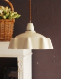 可愛いナチュラルスタイルのクリームホワイト色のペンダントライト（コードセット・電球なし・ギャラリーなし）