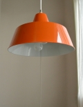 レトロな雰囲気のホウロウペンダントライト（オレンジ）２灯タイプ、ナツメ球付