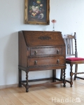 英国のアンティーク家具、ツイスト脚がお洒落なライティングビューロー（デスク） 