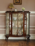 英国デザインのアンティーク家具、美しいガラスのショーケース