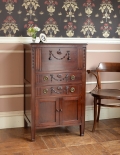アンティークの英国家具、華やかなライティングビューロー