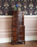引き出しが６杯あるアンティークの収納家具、イギリスのチェスト（トールボーイ）