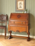 英国輸入のアンティーク家具、シックな色味のビューロー（デスク）
