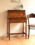 英国の書斎で使えるアンティーク家具、可憐な脚が素敵なビューロー（デスク）
