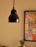 フランスの北欧ランプシェード、アンティークエナメルランプ（ブラックコード・シャンデリア球付き）