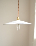 インダストリアなヴィンテージ照明、エナメルペンダントライト（ホワイト）