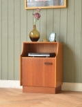 ヴィンテージの北欧系家具、チーク材のサイドキャビネット（Gプラン）