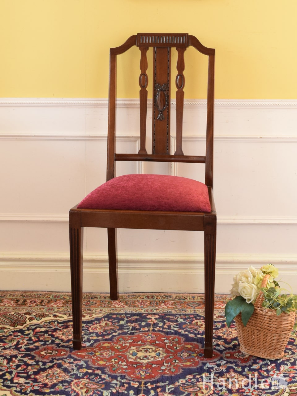 エドワーディアンスタイルの美しい椅子、リボンの浮き彫りが可愛いアンティークチェア (q-632-c)