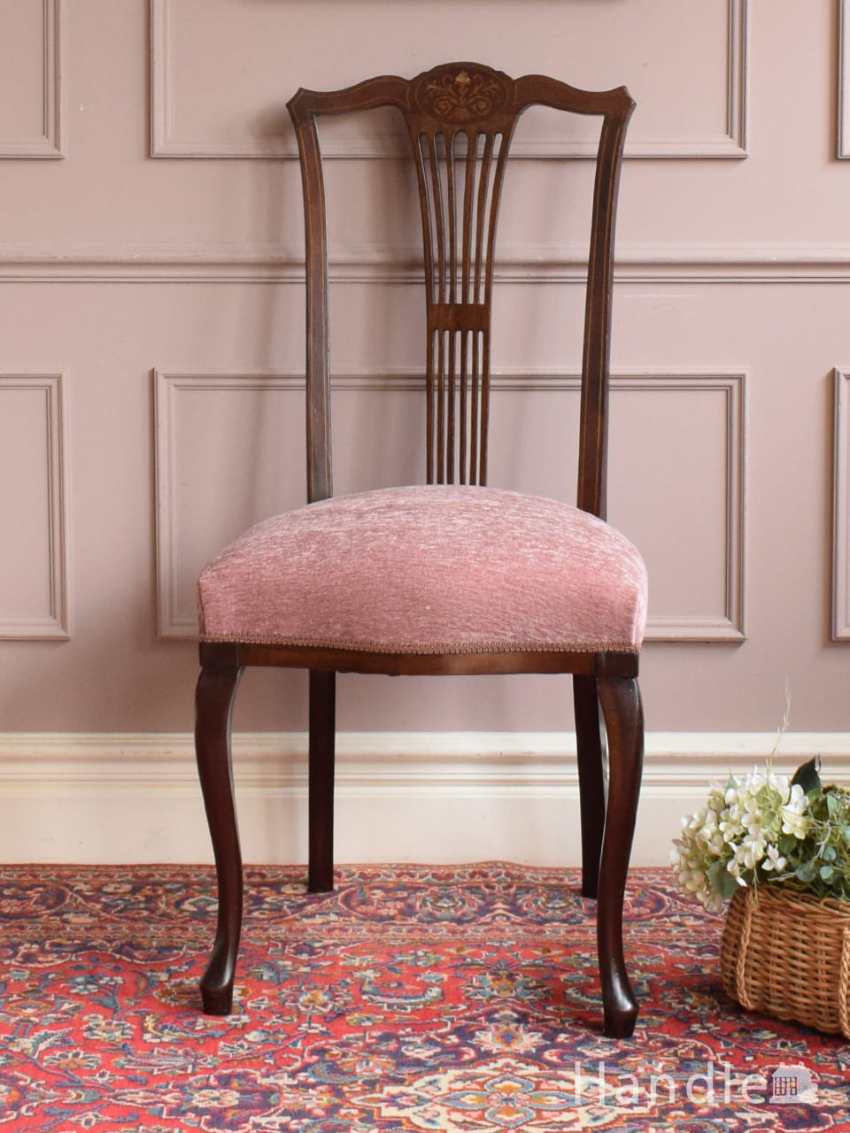 マザーオブパールが輝く英国アンティークの椅子、透かし彫りと象嵌が美しいマホガニー材のサロンチェア