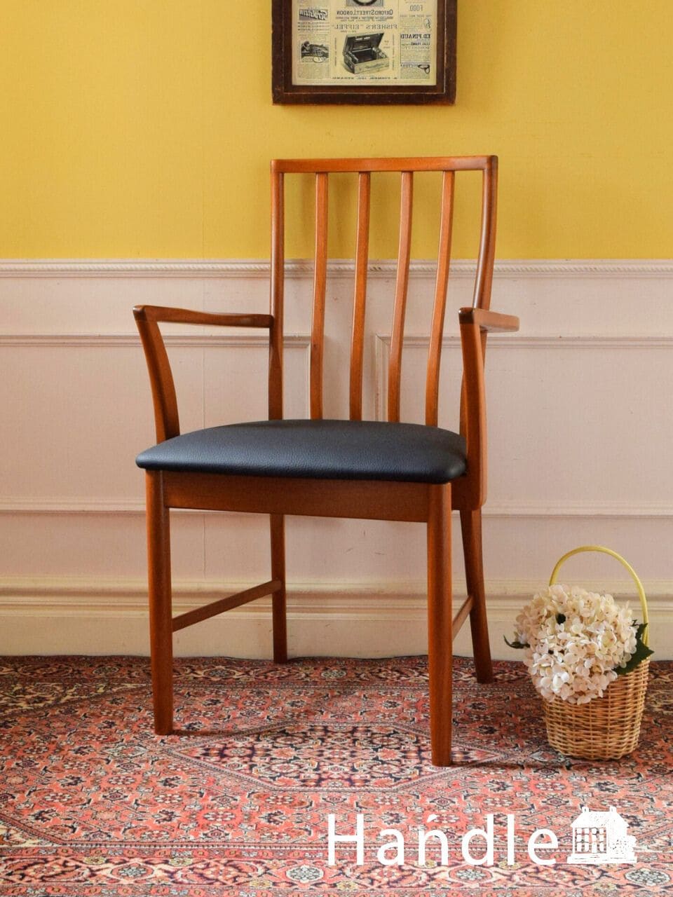 イギリスで見つけたマッキントッシュのアーム付きチェア、木製フレームのヴィンテージチェア