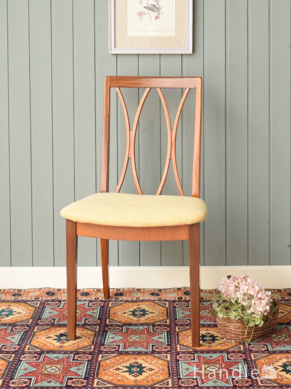 背もたれがXの形をしたビンテージの椅子、G-Planのおしゃれなダイニングチェア